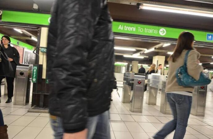 Milano, black out su linea metro 2: convogli bloccati in galleria