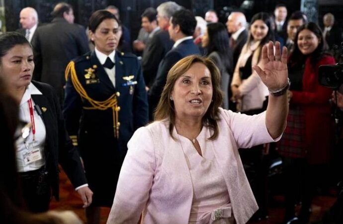 Perù, Parlamento: destituita la presidente Dina Boluarte