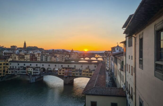 Uffizi, fino dicembre le aperture serali del venerdi al corridoio vasariano