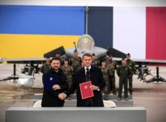 Francia, accordo difesa con l’Ucraina fino a 100 caccia Rafale