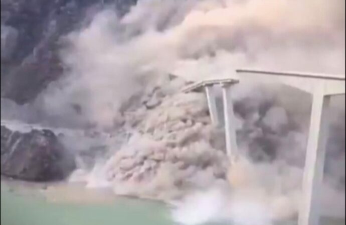 Cina, crolla un ponte di 758 m. Era stato inaugurato da pochi mesi