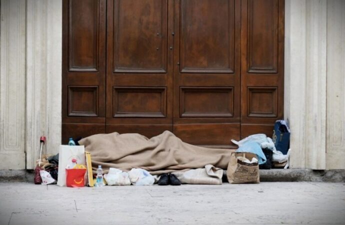 Povertà e disagio abitativo a Roma, Caritas: “Città da vetrina con disuguaglianze”