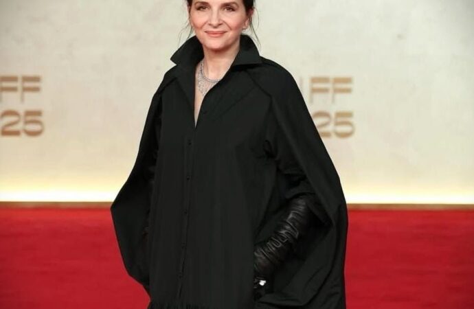 Juliette Binoche a Jeddah: “Il mondo ha bisogno delle storie delle donne arabe”