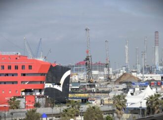 Roma: fermate due navi mercantili a Civitavecchia, gravi irregolarità a bordo