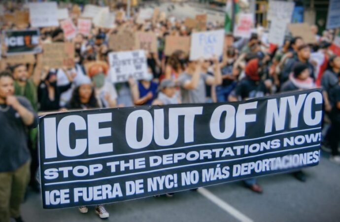 Usa, proteste di massa per uccisione donna da agente Ice a Minneapolis