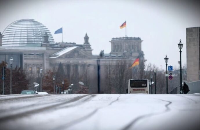 Berlino, il ghiaccio ferma la città, aeroporto bloccato stop a tutti i voli