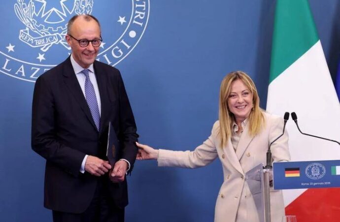 Asse tra Germania e Italia per l’Europa, Macron rilancia con gli eurobond