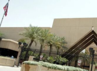 Ambasciata Usa a Riyadh e porto dell’Oman colpiti da droni