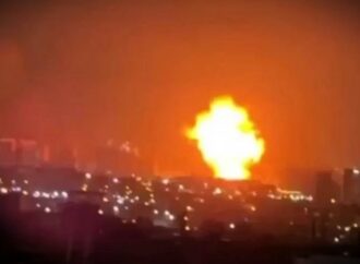 Iran, prezzo del petrolio supera 100 dollari. Trump boccia gli attacchi di Israele