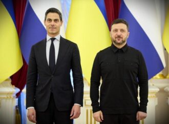 Ucraina, Zelensky incontra il premier olandese Jetten a Kiev