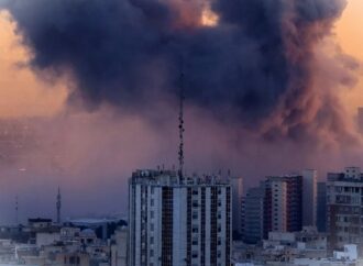 Trump, colpiremo molto duramente. Pezeshkian: “Stop ai raid nel Golfo”