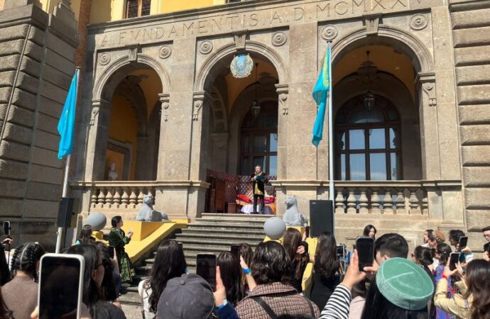 L’Ambasciata del Kazakhstan celebra il Nawruz, oltre 300 studenti presenti