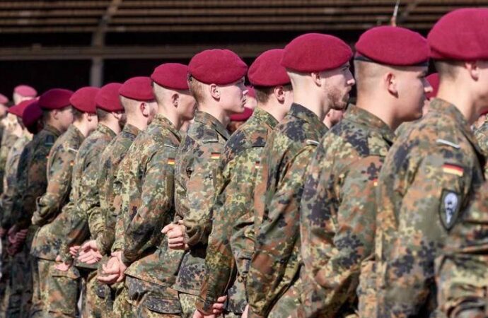 Germania, viaggi lunghi all’estero uomini dovranno chiedere permesso all’esercito