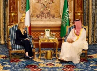 Giorgia Meloni, in missione-lampo nel Golfo. “Paesi strategici per i nostri interessi”