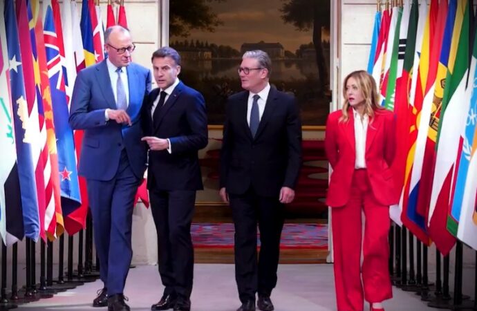 Macron e Starmer si a missione nello stretto di Hormuz. Meloni: “Italia pronta a partecipare”