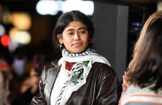 Parigi, l’eurodeputata Rima Hassan è stata fermata per apologia del terrorismo