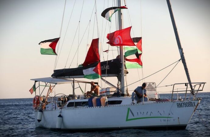 Flotilla: Israele intercetta le imbarcazioni al largo delle coste di Cipro, arrestati 100 attivisti