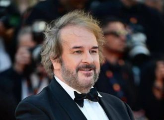 Cannes, festival al via con Jane Fonda e Gong Li. Si cantano i Beatles per Peter Jackson