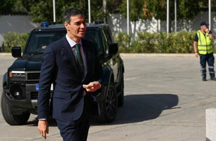 Guasto su aereo Sanchez, premier spagnolo atterra in Turchia