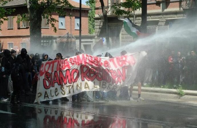 Primo maggio a Torino, gruppo si stacca da corteo verso Askatasuna: tensioni
