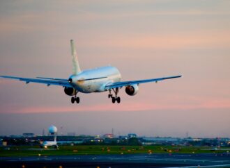 Trasporto aereo, compagnie meno 2 milioni di posti a maggio per crisi carburante