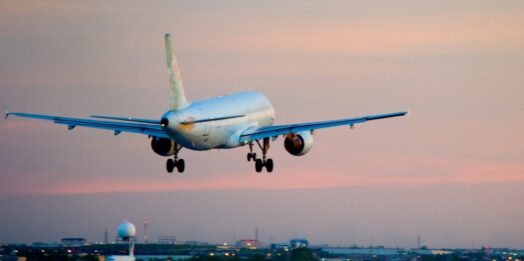 Trasporto aereo, compagnie meno 2 milioni di posti a maggio per crisi carburante