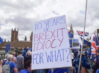 Brexit, 10 anni fa la notte dello strappo: il Leave vince e l’Ue perde 66 milioni di cittadini
