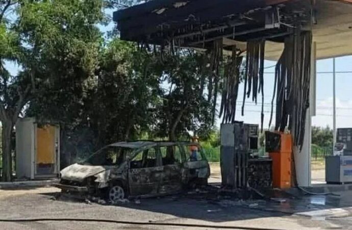 Cosenza, strage di migranti sulla Ss 106: 4 corpi carbonizzati in auto