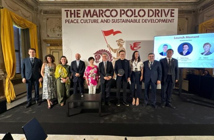 Al via da Roma il rally dei veicoli elettrici sulla via della seta, tappa ad Astana