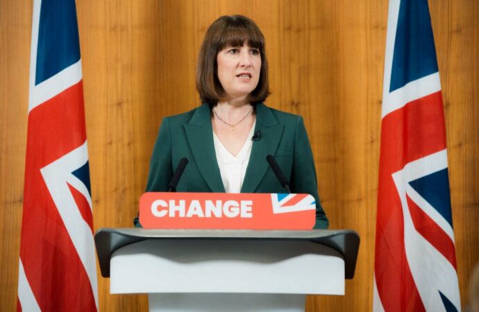 UK, Reeves appoggia Burnham, pronta a lasciare il ministero delle Finanze