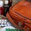Farmaci in valigia, quali portare con sé in vacanza e come conservarli correttamente