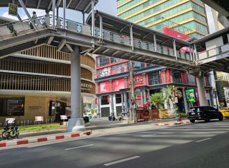 Bangkok, studenti italiani in metro: il video virale e le scuse dell’ambasciata