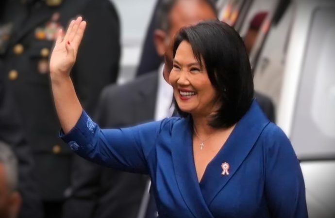 Keiko Fujimori giura da presidente del Perù: sicurezza al centro del mandato