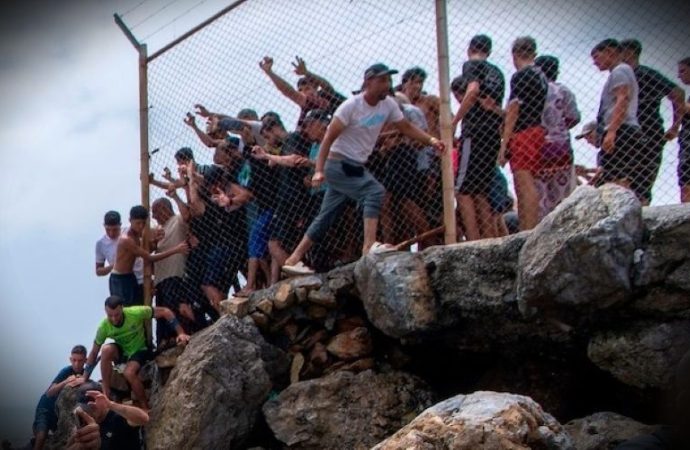 Spagna, Emergenza migranti a Ceuta, almeno 18 morti