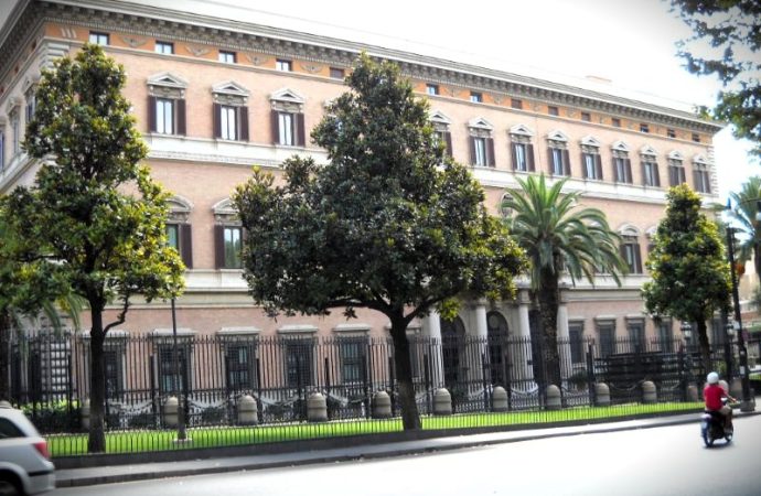Libano, il vero negoziato sul ritiro di Israele si gioca a Beirut: Roma resta il tavolo politico