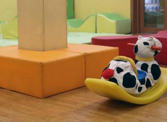 Ancona, bimbi picchiati e chiusi in bagno al buio: arrestate due educatrici in scuola infanzia