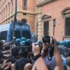 Fakir, morto ammanettato a Bologna coro “assassini” e scontri tra agenti e corteo