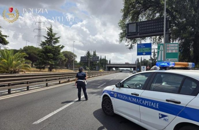 Incendio a via Laurentina, chiuso il Grande Raccordo Anulare nel pomeriggio