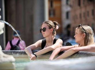 Caldo africano, l’afa non arretra: oggi e domani 19 città bollino rosso