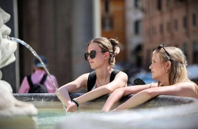 Caldo africano, l’afa non arretra: oggi e domani 19 città bollino rosso