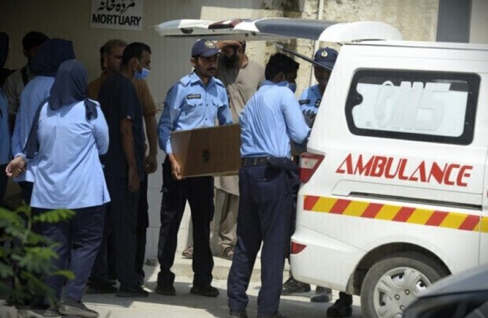 Pakistan, incendio in un ospedale di Islamabad: morti almeno 14 neonati