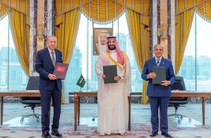 Turchia: accordo difesa con Pakistan e Arabia Saudita “non è in conflitto con Nato”
