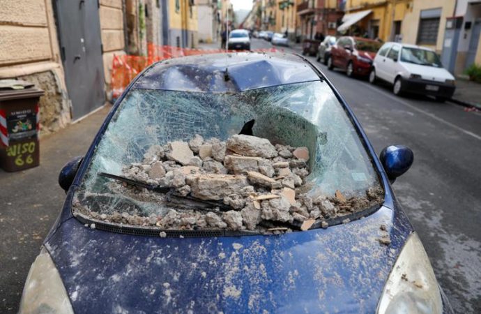 Terremoto 4.7 ai Campi Flegrei e sciame sismico, raffica di scosse