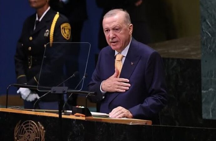 Erdogan incontra Trump, “lavoriamo per superare la crisi nel Golfo”