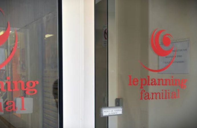 Francia, l’aborto è nella Costituzione ma l’accesso resta diseguale