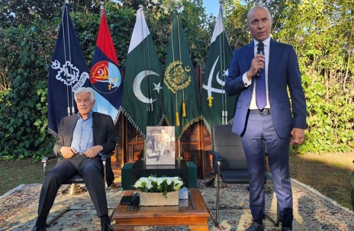 Pakistan, Asif a Roma: «Difenderemo l’Arabia Saudita con ogni mezzo disponibile»