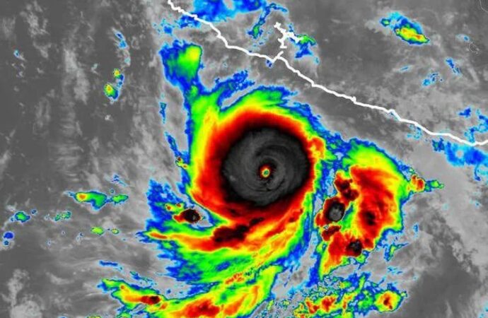 Messico, uragano Polo si rafforza: potrebbe diventare ‘catastrofico’