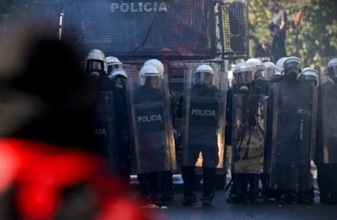 Albania, proteste al settimo giorno. Rama offre il dialogo, ma esclude le dimissioni