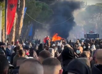 Albania: quinta giornata di scontri a Tirana, la tensione resta alta