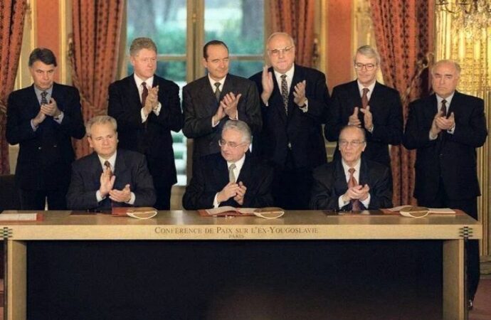 Le guerre non finiscono quando crediamo. La Bosnia e quella difesa europea che esiste già